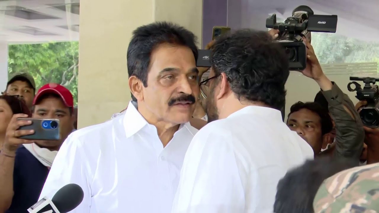 യോഗത്തിന് ശേഷം പ്രതികരിച്ചാല്&zwj; പോരേ?; ജോണ്&zwj; ബ്രിട്ടാസിനോട് കുശലാന്വേഷണവുമായി KC Venugopal
