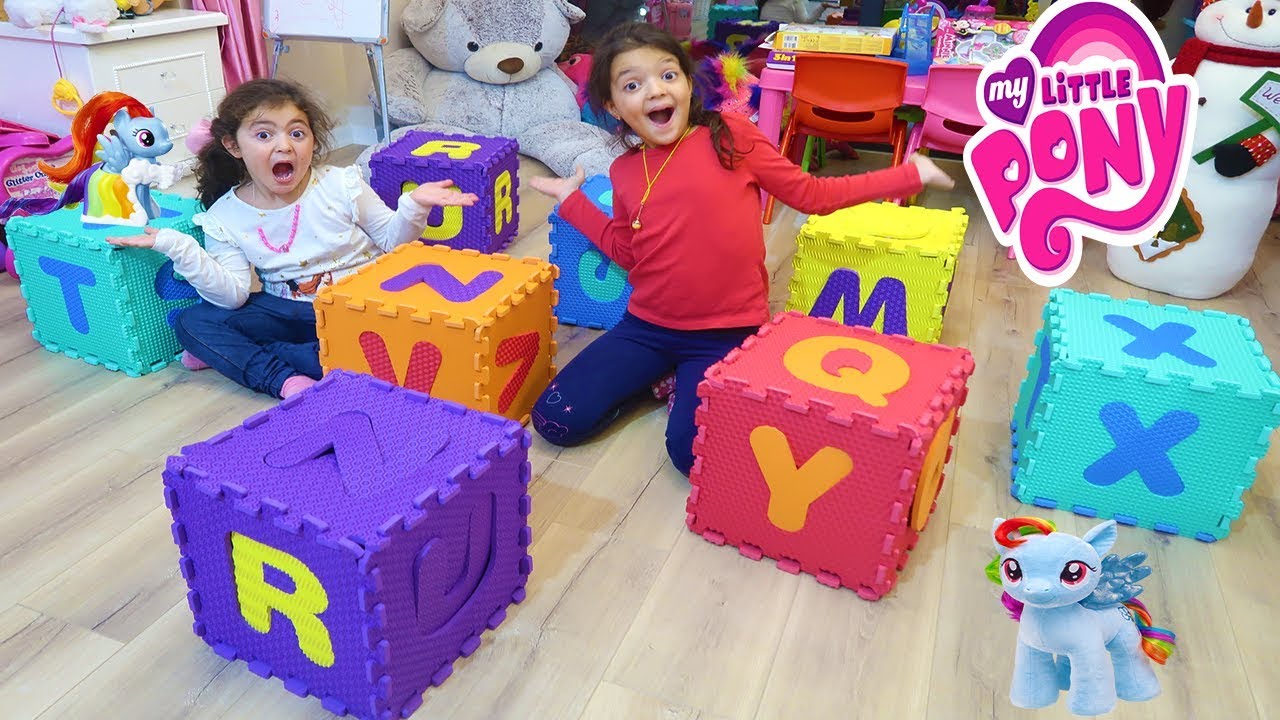 Renkli Harflerle Kutular Yaptık Bakalım My Little Pony'leri içine Sakladık - Colors box Funny Kids