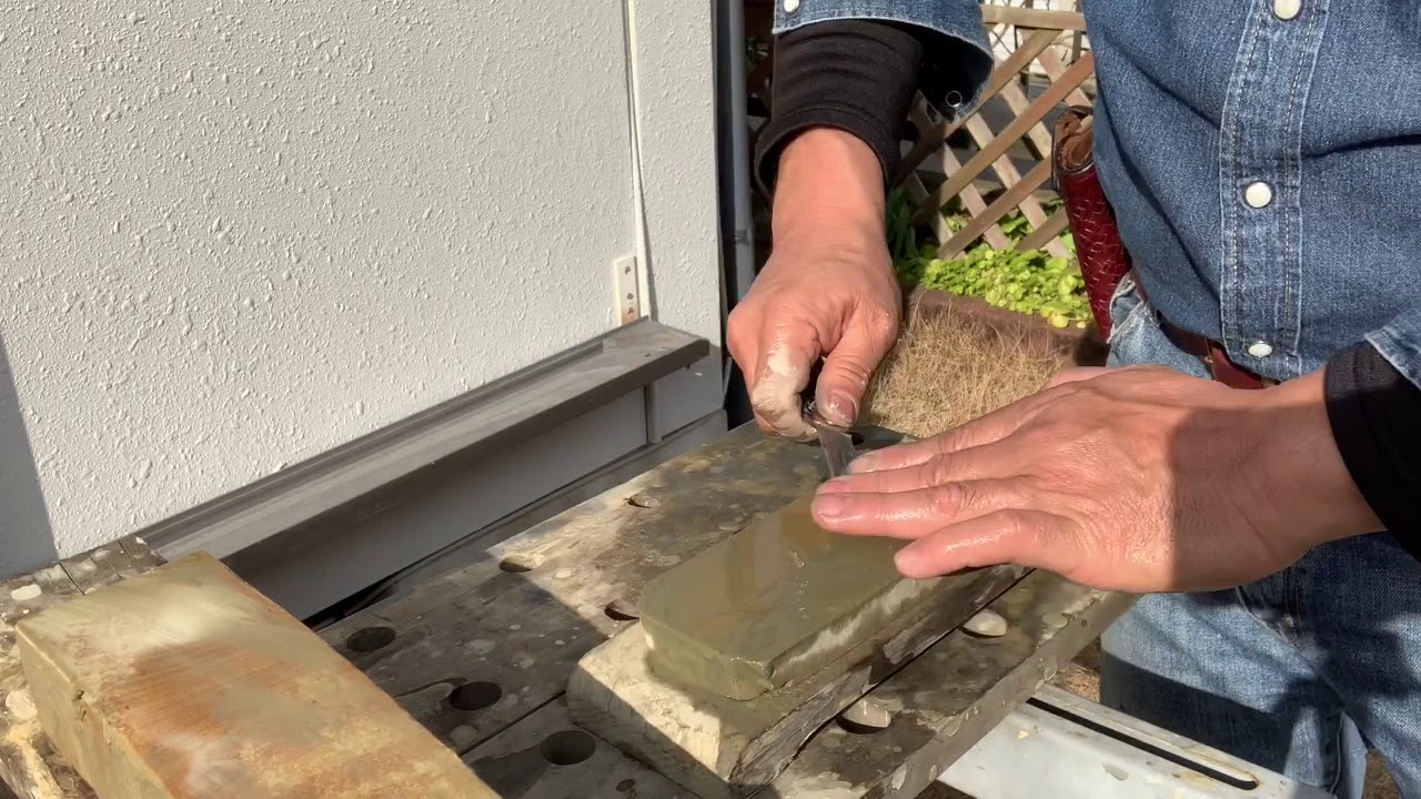 肥後守(ステンレス柄)本割込を研ぐ　sharpening Higonokami Knife