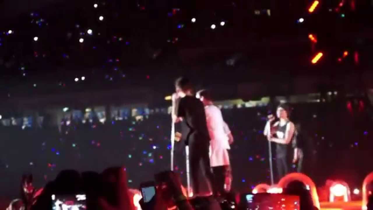 One Direction live in Sydney performing Where Do Broken Hearts Go