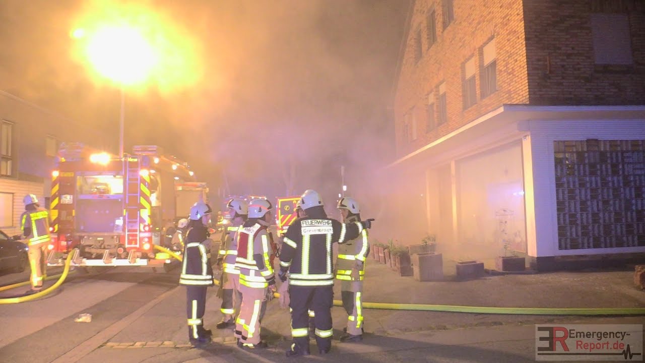 [AUSGEDEHNTER KELLERBRAND MIT MENSCHENRETTUNG] - 4 Verletzte | Feuerwehr Grevenbroich -