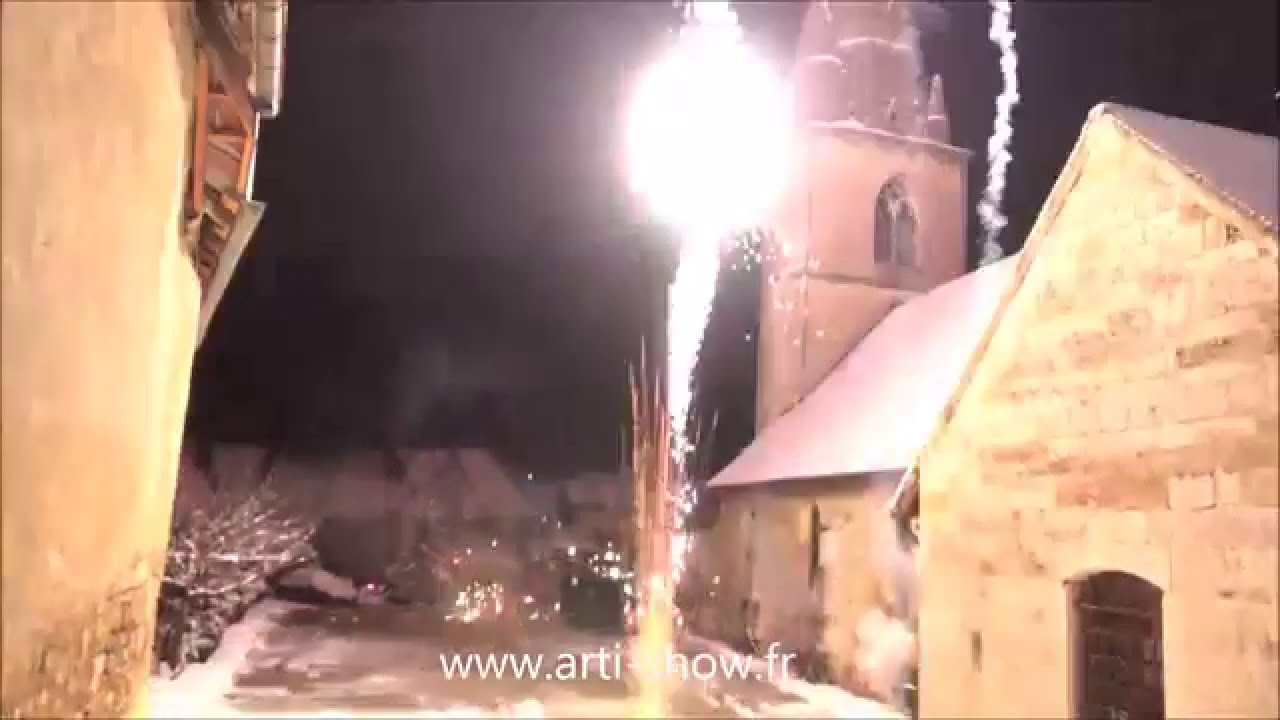 F&ecirc;te des failles Mouthier Haute Pierre 2016. Jonglerie de feu et feu d'artifice Arti-Show (extrait)