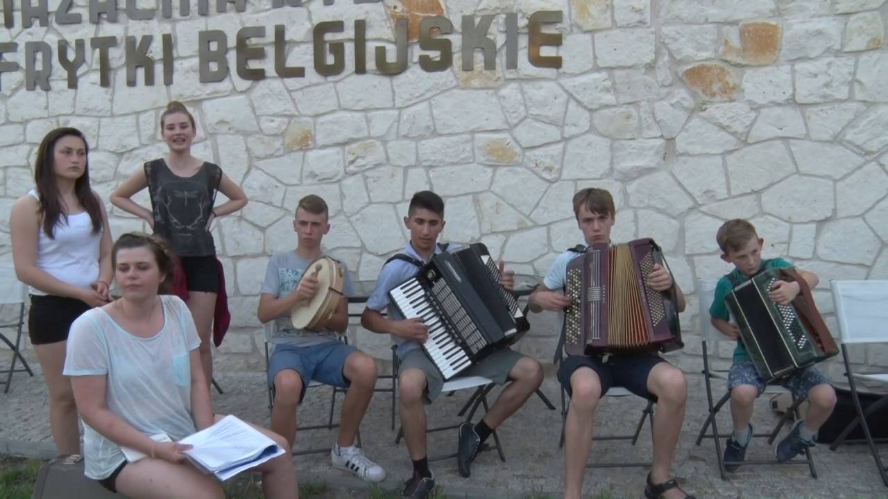 Uliczna pograjka młodej Kapeli 