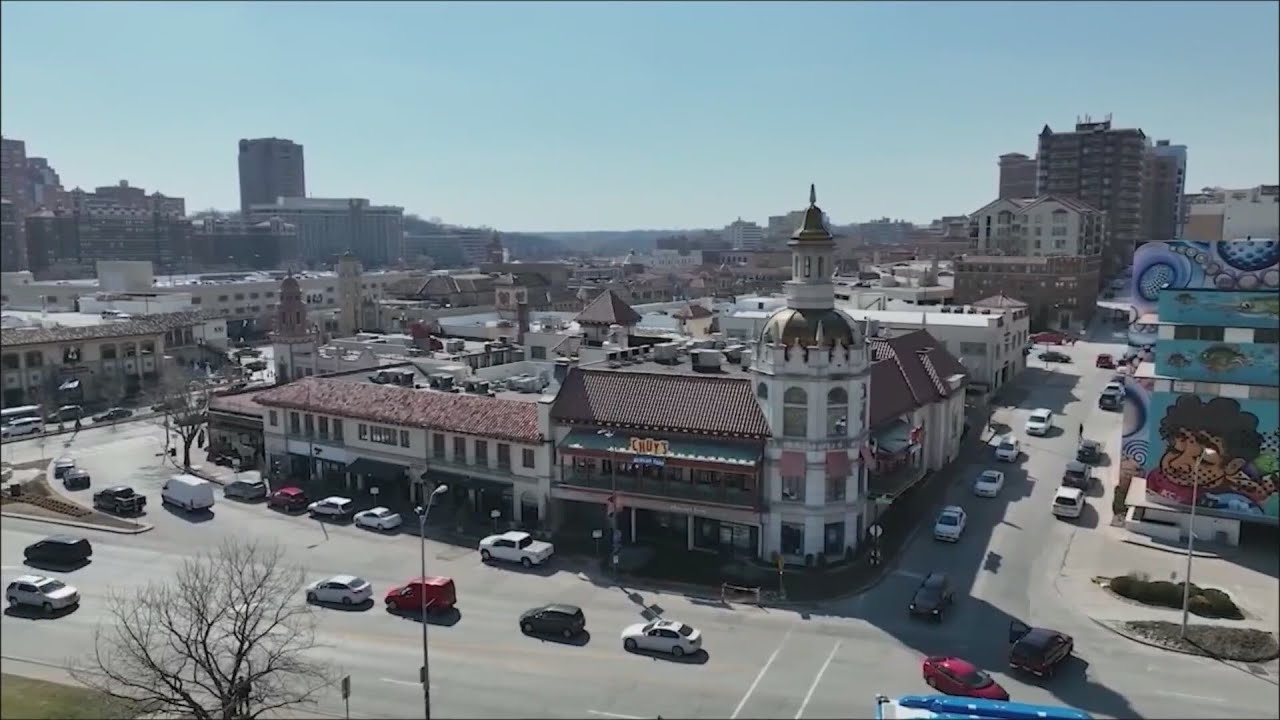 Country Club Plaza struggles with closures and empty shops