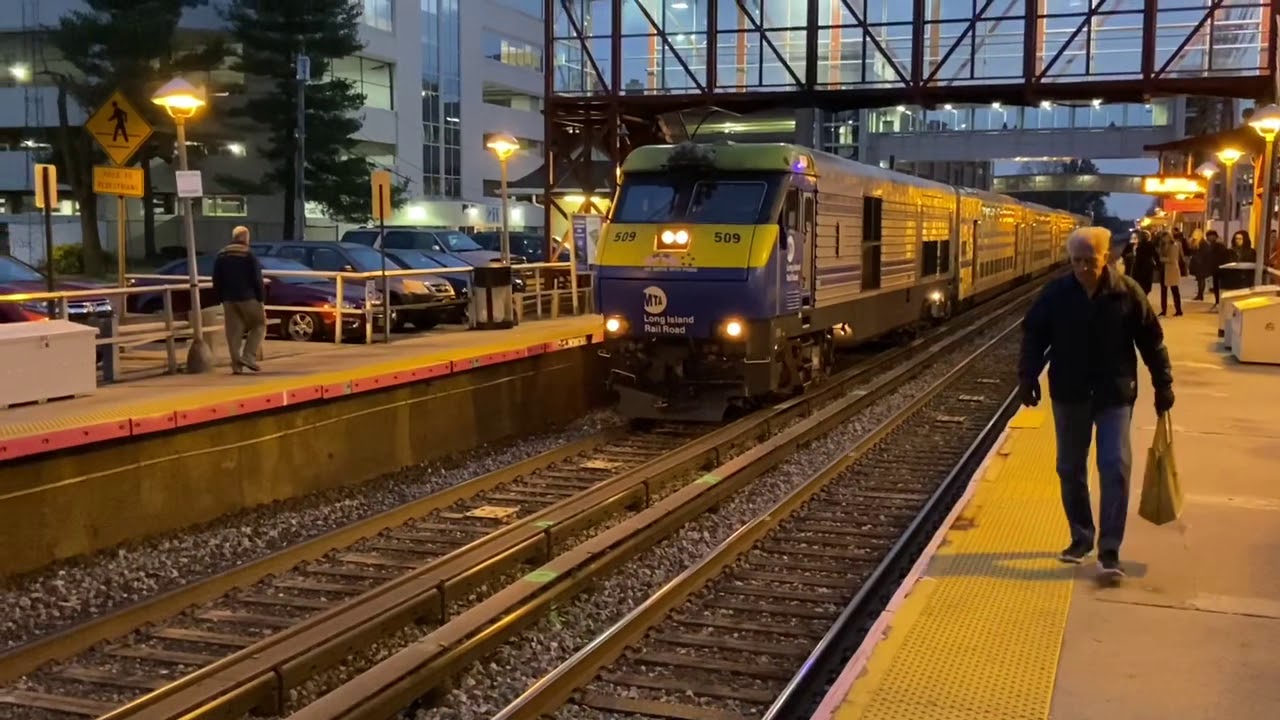 LIRR PM rush hour at Mineola. 11/19/19
