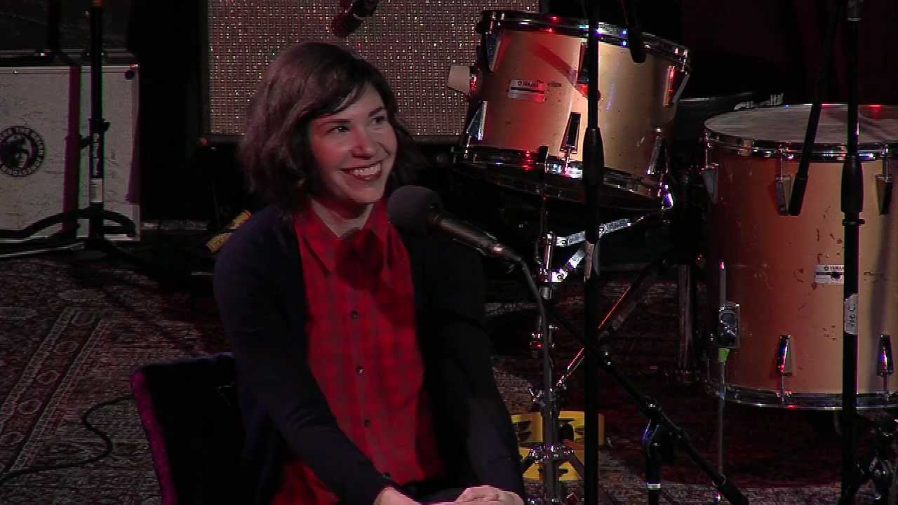 Carrie Brownstein Plays 