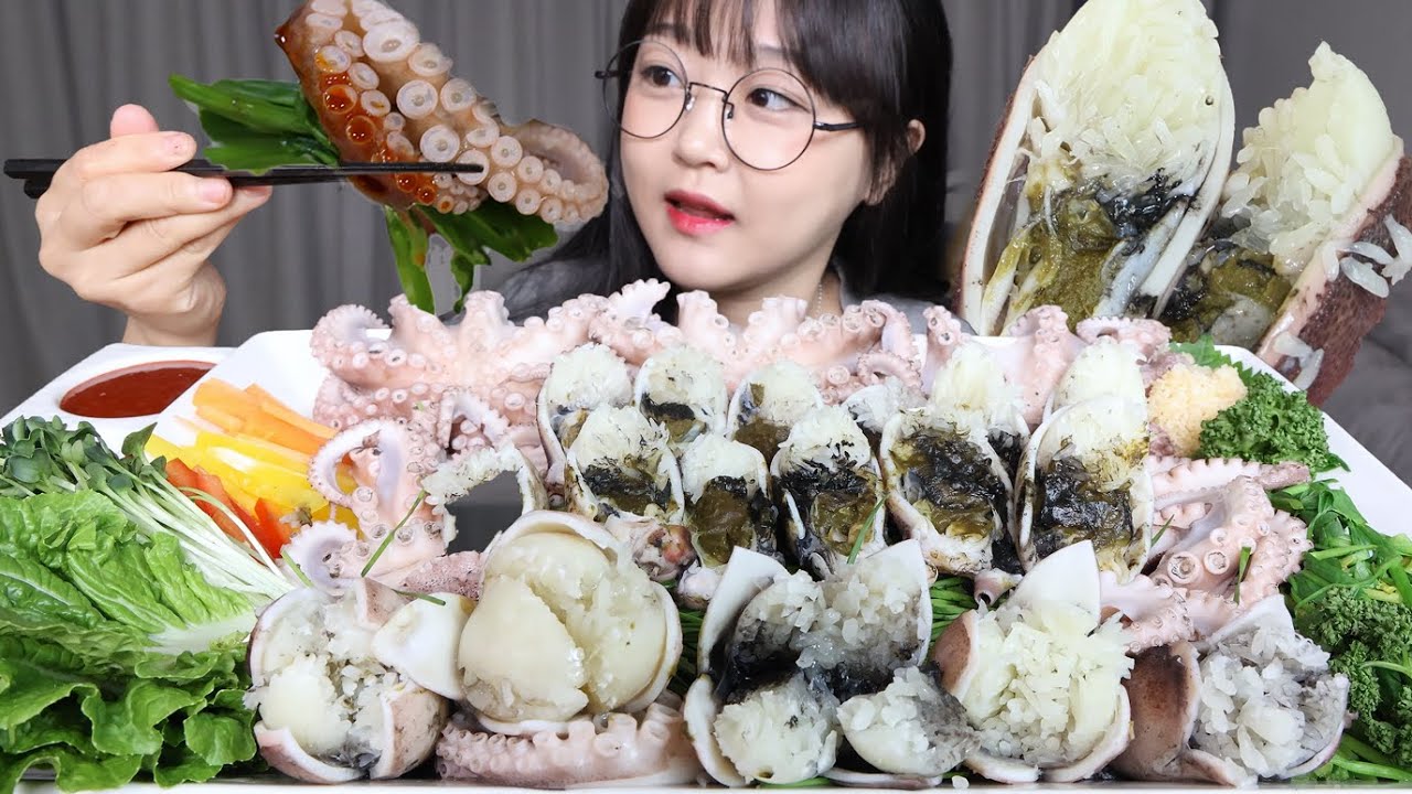 Кальмар, наполненный икрой🦑Mukbang ASMR