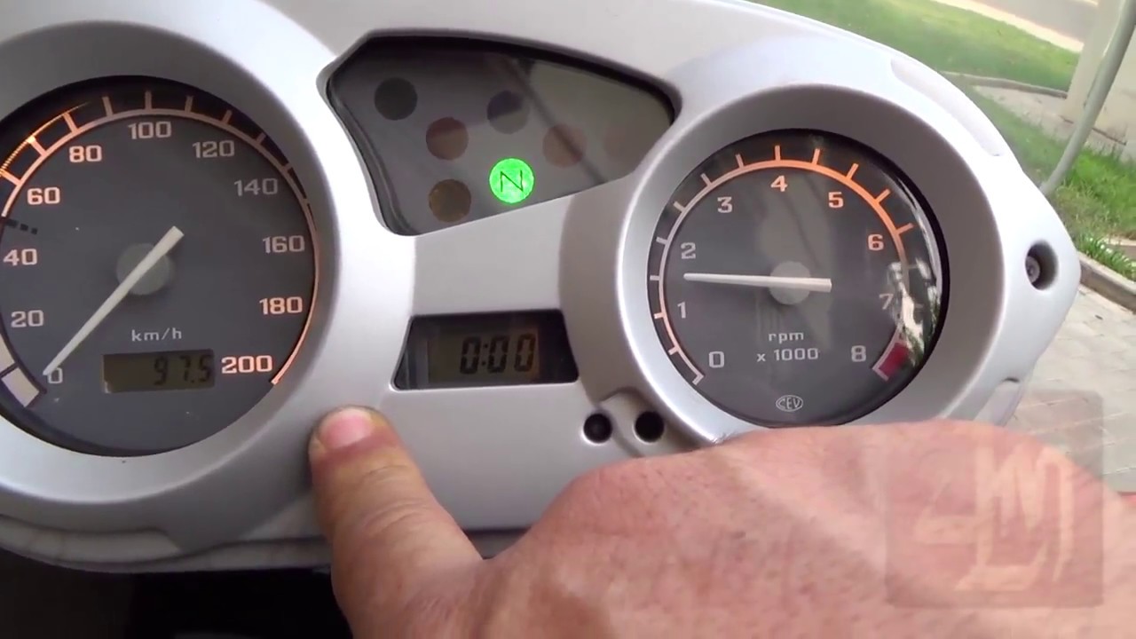 Como arreglar fallo cuenta kilómetros parcial - reloj y salida 12V BMW F 650 GS 2006