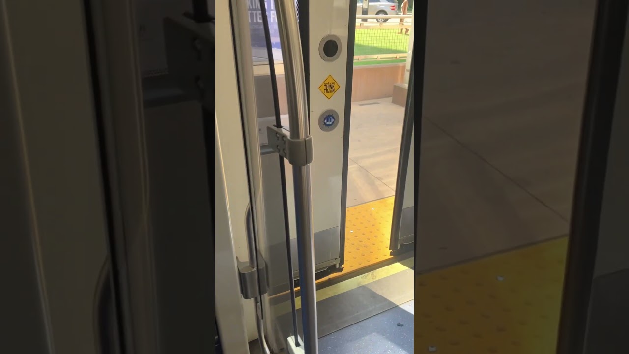 Twin Cities Light Rail- Siemens S70- Doors Closing