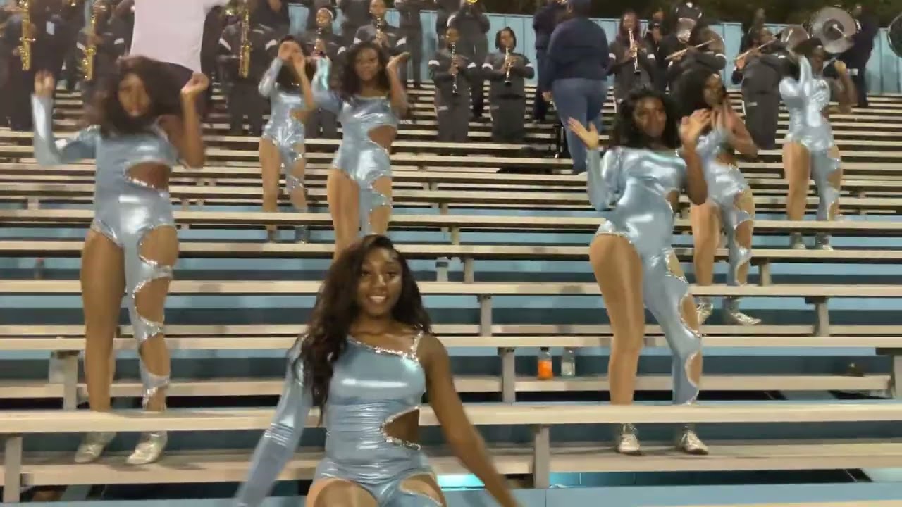 Senior Night Captain CharQueria Curtis Leading - Class of 2026