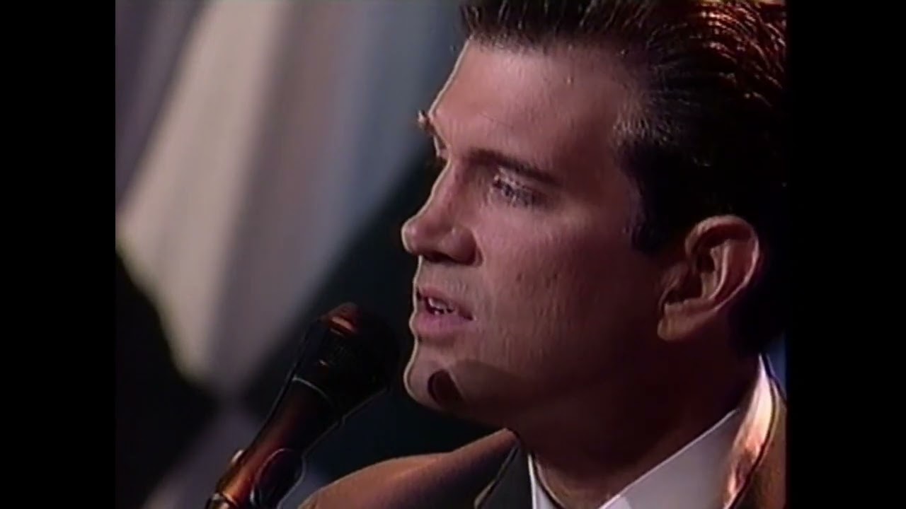 Chris Isaak and Silvertone - 