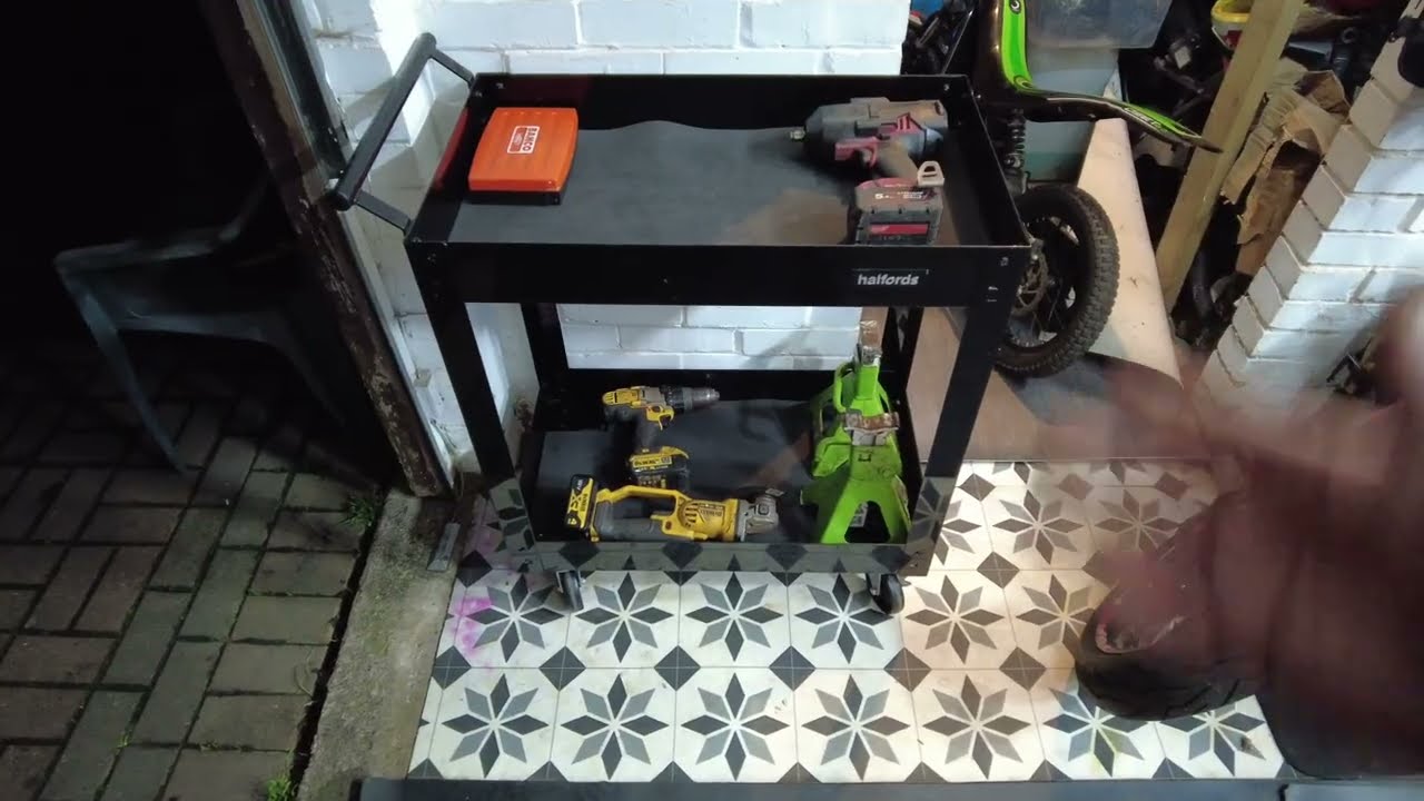 LOOK AT THE HALFORDS TOOL TROLLEY 👀