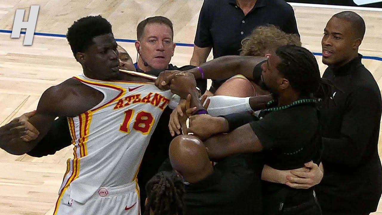 Что происходит? 😭 Наз Рид и Мо Гуэйе устроили драку.