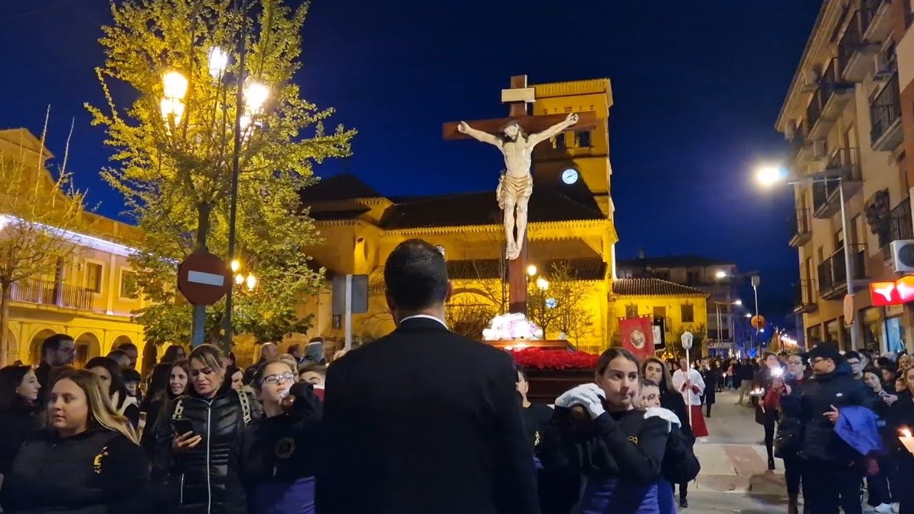 Salida de la procesión del Viernes Santo en Albolote.