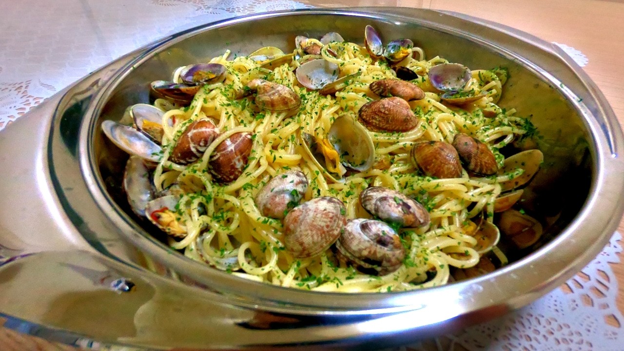 イタリア人が作る ペペロンチーノ｜ボンゴレビアンコのパスタ （ニンニクなし）