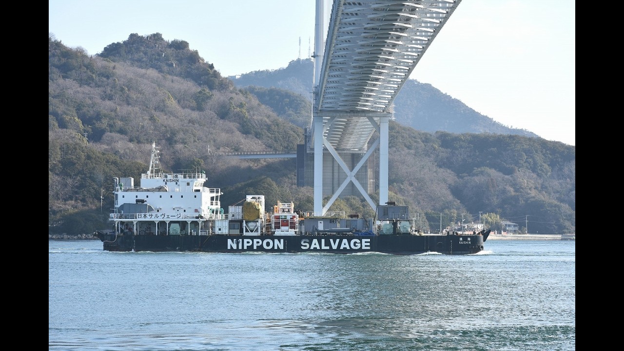 曳船「博隆丸」に曳かれる日本サルベージ台船「海進」　令和8年2月1日