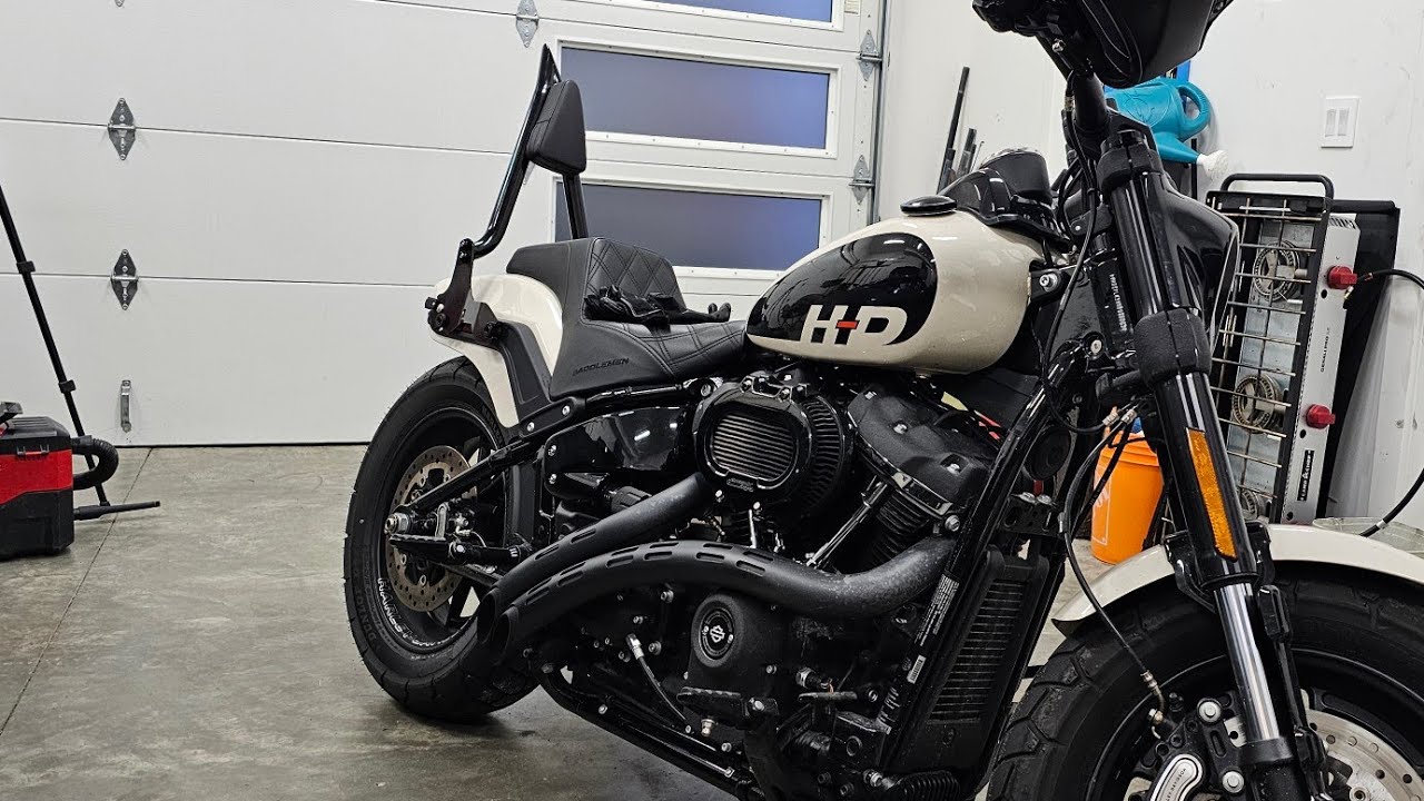 ASSEMBLING AND INSTALLING SPIKED HARLEY FAT BOB 114 SISSY BAR