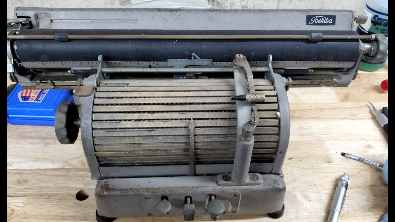 Frozen Japanese Typewriter! Can I Fix This Incredible 1950s Toshiba Index Typewriter?