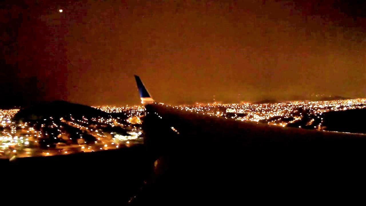 Landing in Lima United 757