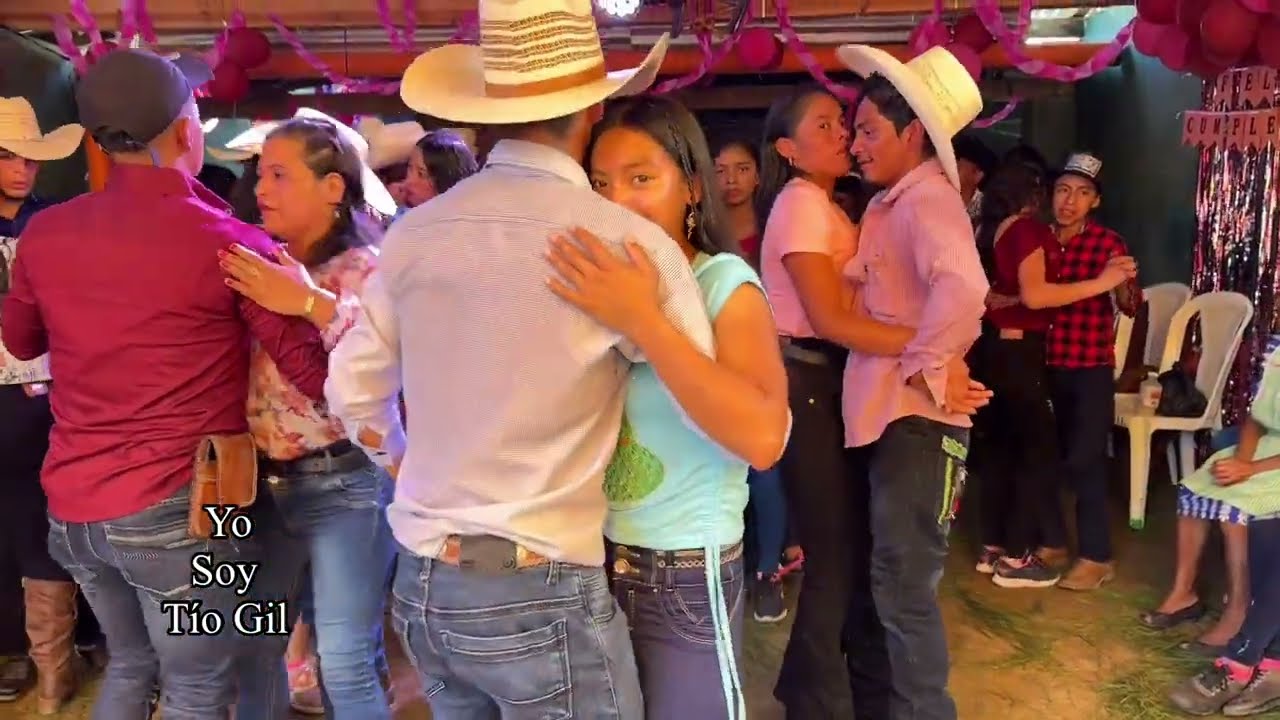 Esaaa labia solo en los bailes aquí en chiquimula seguimos con los bailes