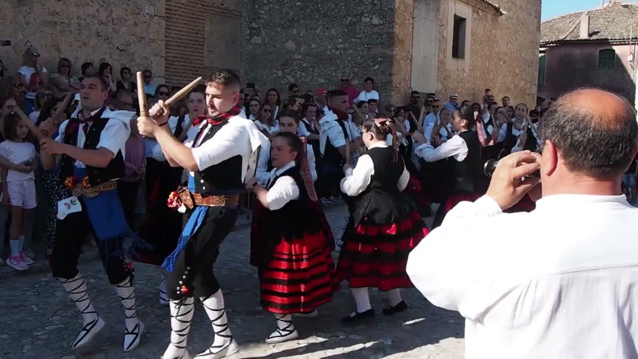 Romería de Salcedón. Entradilla y paloteo Reverencia. Lastras de Cuéllar (Segovia España) 07-06-2025