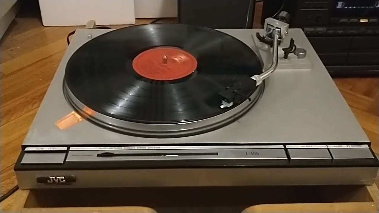 Inicio de reproducción con doble slipmat de bandeja JVC LA-55