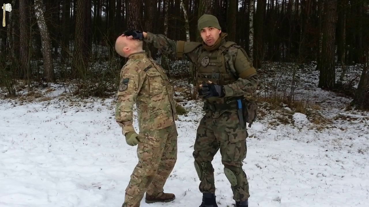Jaskiniowiec 04. Samoobrona