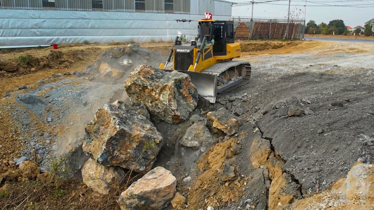 Interesting! Perfectly Bilding Dozer Shantui Using Stones Pushing Over , Truck DONGFENG 25.5Ton ,
