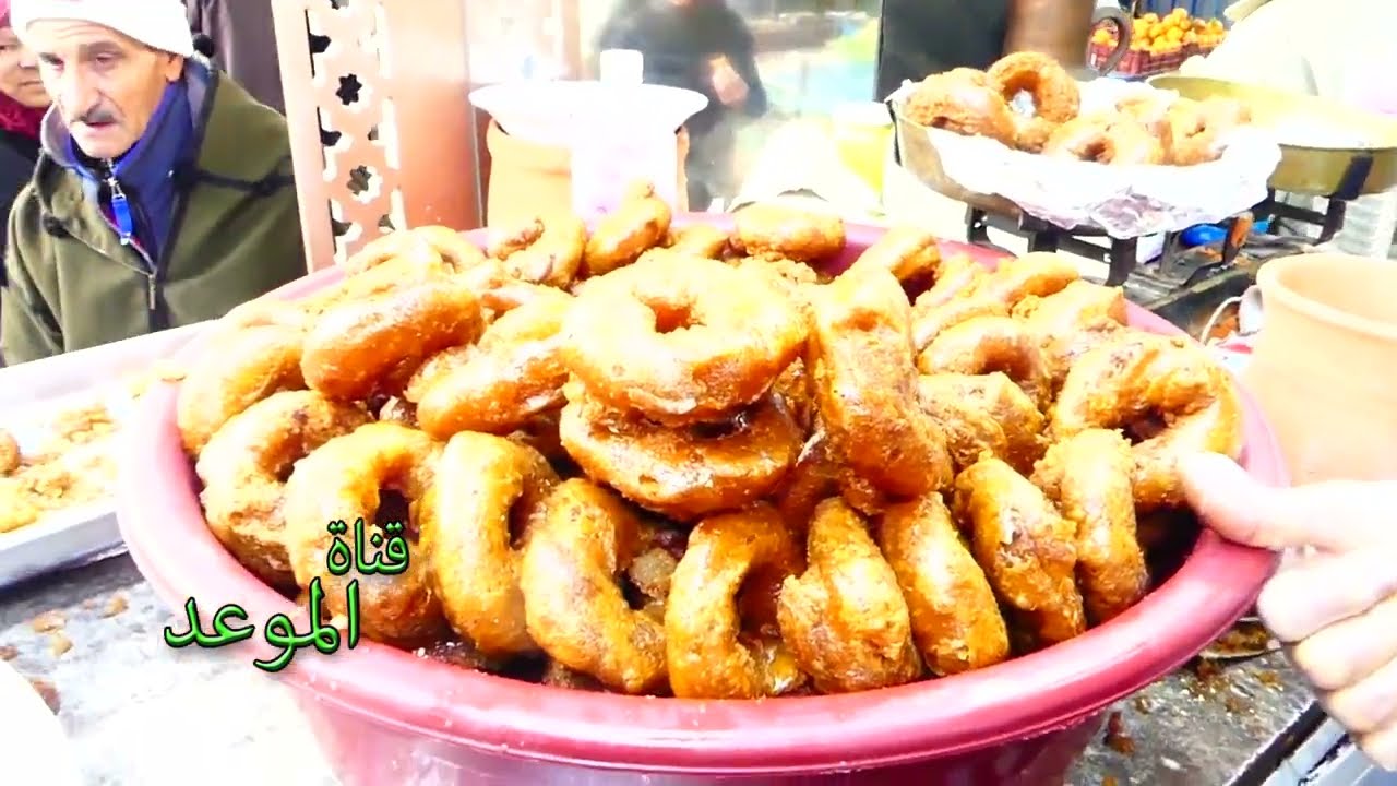 معروفين أحنا في باجة بالزلابي و المخارق في رمضان ، ومتعلمين الصنعة من الجدود