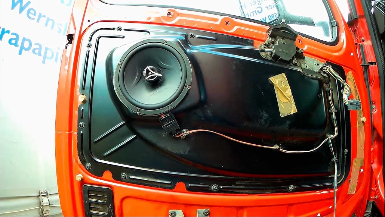 Как снять обшивку двери Вольво ФШ 12, 13. Door trim replacement Volvo FH. Установка аудио колонок.