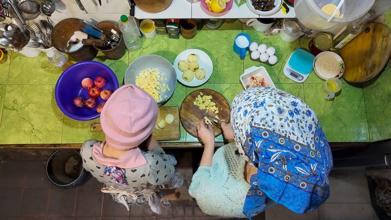 Уютный деревенский день: печём пирог и рисуем с детьми | Baking & Painting with Kids
