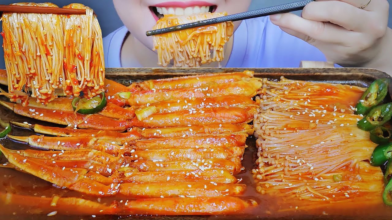 ASMR EATING SPICY SNOW CRAB AND ENOKI MUSHROOM EATING SOUNDS LINH ASMR
