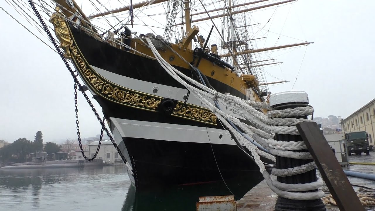 I 90 anni dell'Amerigo Vespucci. A bordo alla scoperta della "Più bella del mondo"