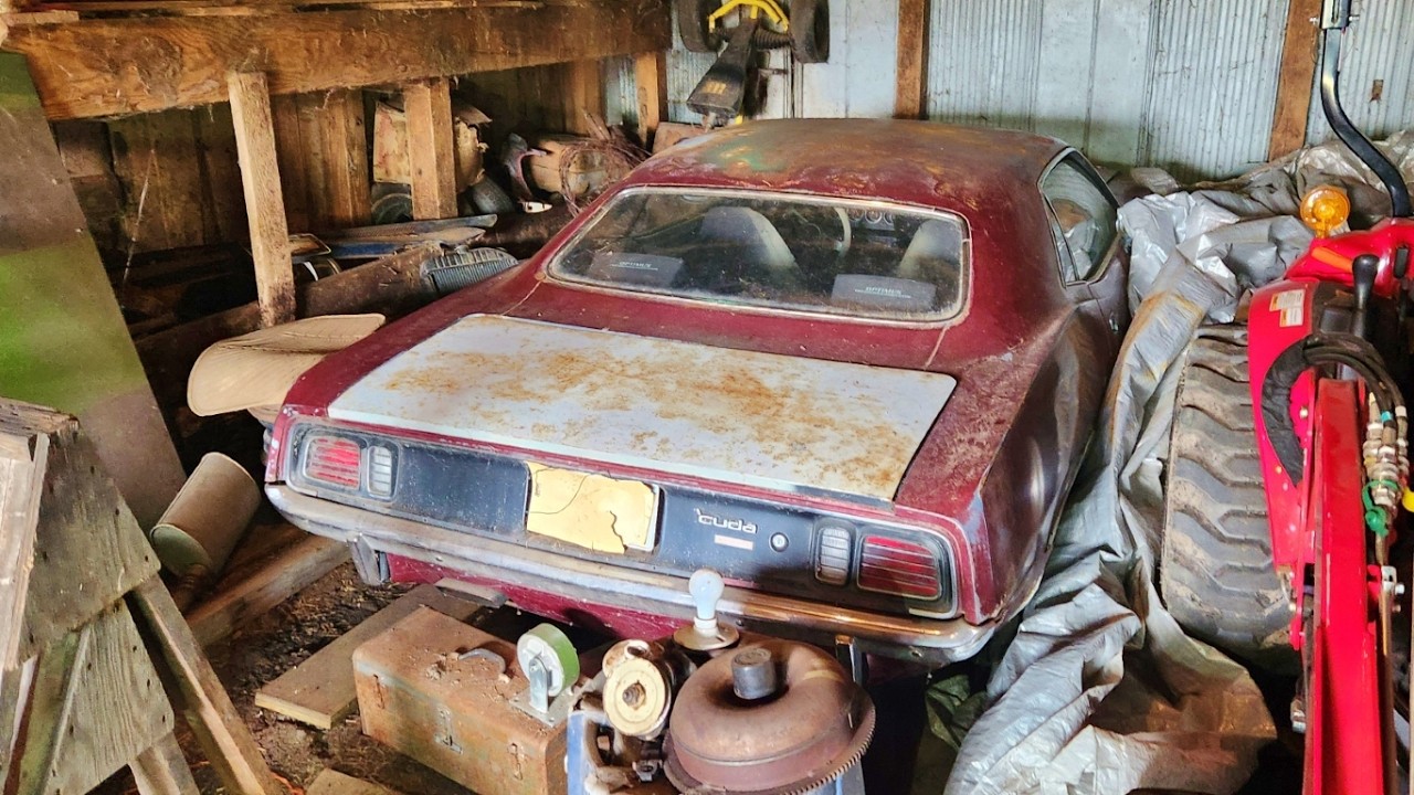 Legit BARN FIND 1971 Plymouth 'Cuda sitting in Poop