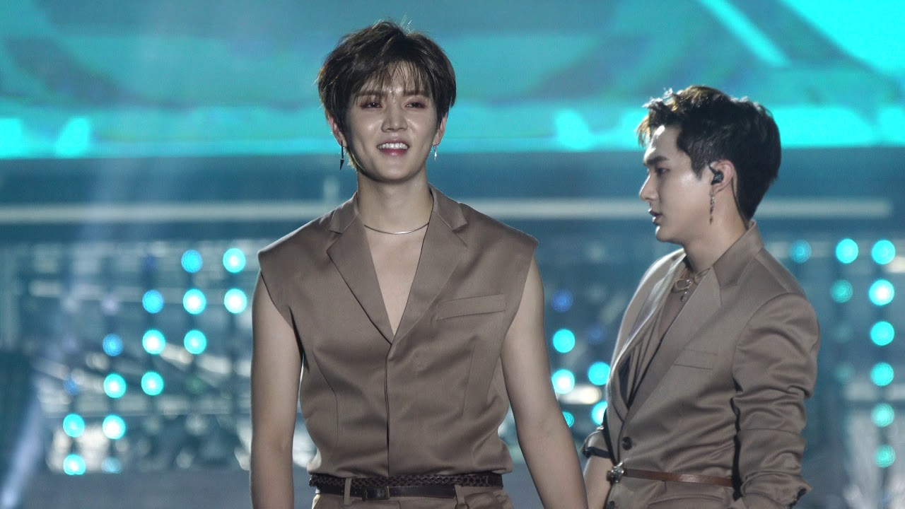 뉴이스트W - LOOK 렌 (최민기) 직캠 : 춘천메가콘서트 20180825