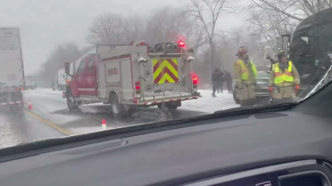 Massive Chaos in Michigan! Brutal Snow Storm Causing Collision Pile up Us-131, I-96