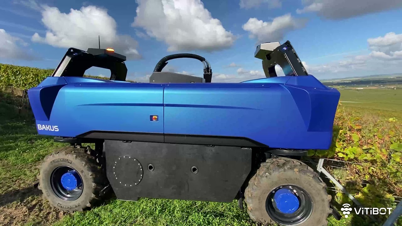 VitiBot - Pulv&eacute;risation confin&eacute;e avec panneaux r&eacute;cup&eacute;rateurs sur robot viticole