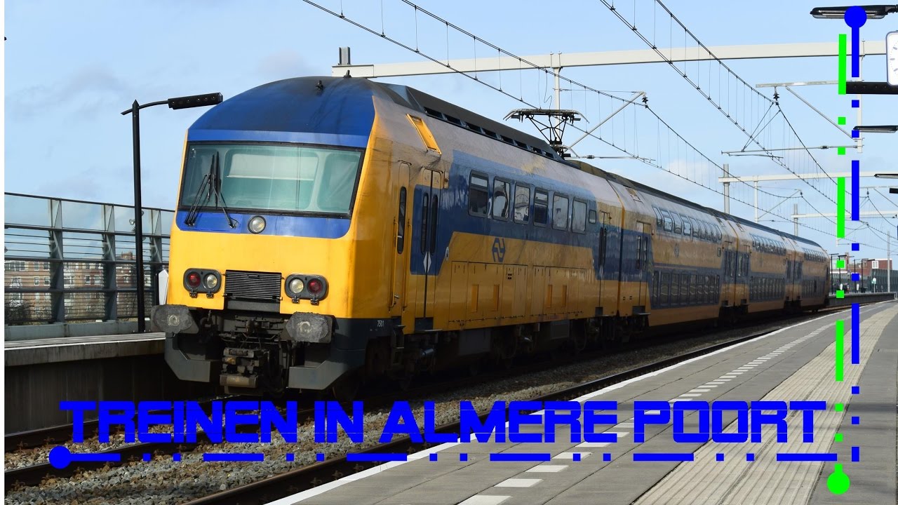 Treinen in Almere Poort