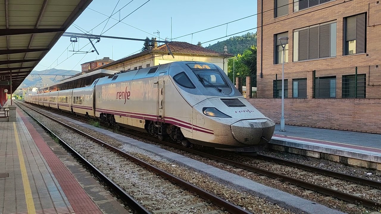 Renfe Alvia Destino a Coruña a su paso por Ponferrada (León)