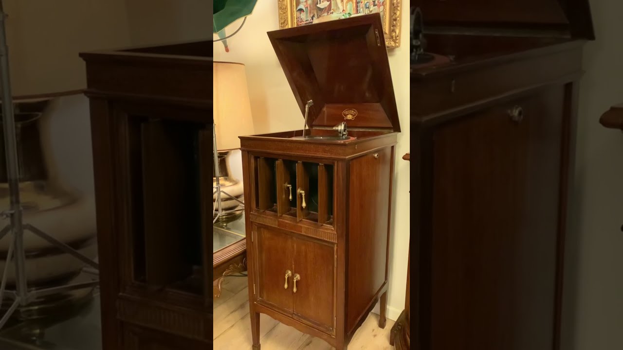 Gramophone Columbia Grafonola , beautiful and classic antique