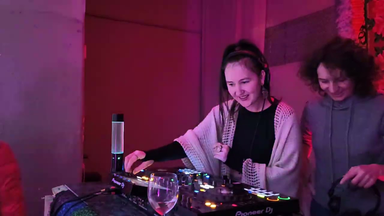 Djane Mi Kha - Sag fire blazing/ Queer cafe/ Casa Zemstvei