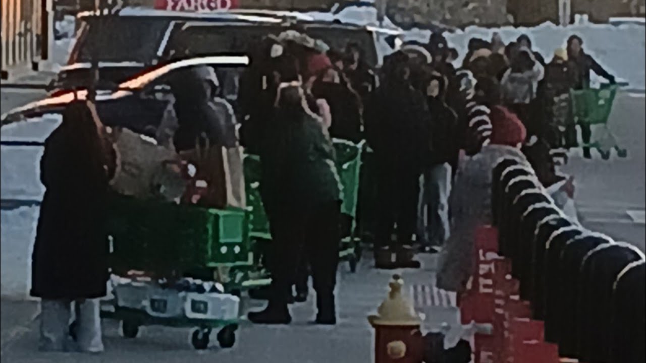 'Amazon Fresh' Shut Down Has People Standing Outside In -10° Weather!!!!