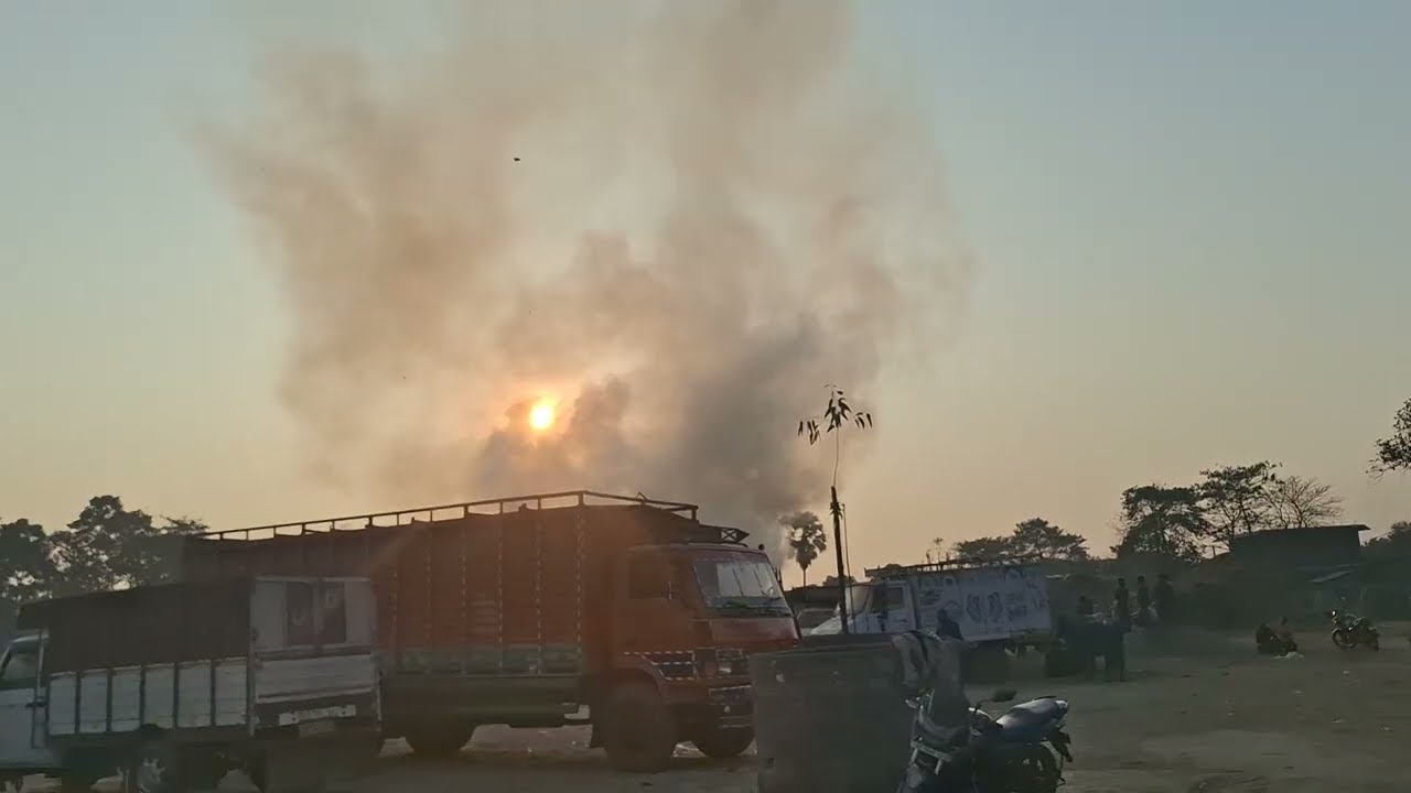 Ghar mein Lage Aag pass jakar dekha to pata Chala
