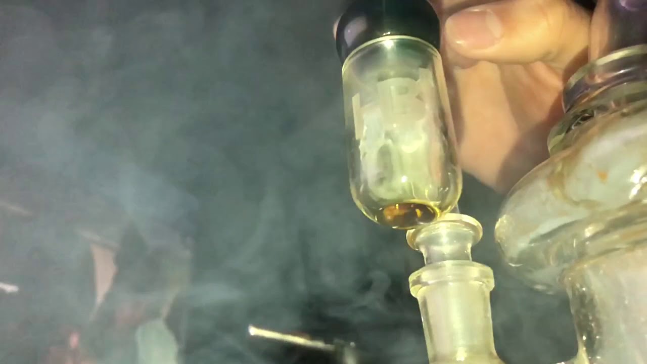 Dabbing on my new quartz, round bottom, Halen honey bucket banger