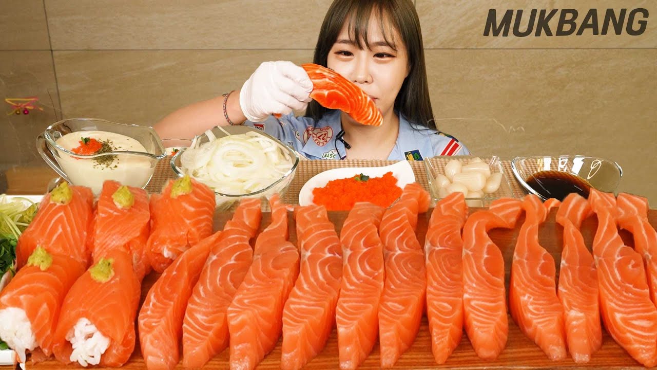 SUB) 쫀득탱탱 연어회 1kg & 대왕 연어초밥 먹방 Giant Salmon Sashimi. Sushi. Flying Fish Roe. REAL SOUND MUKBANG ASMR