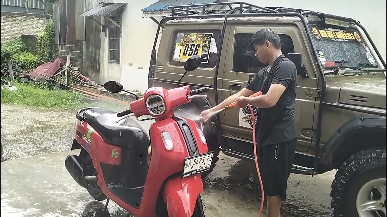 Bar bengkel lanjut cuci motor lurr... 😭😭😭 Hujan cuacane 😭😭😭