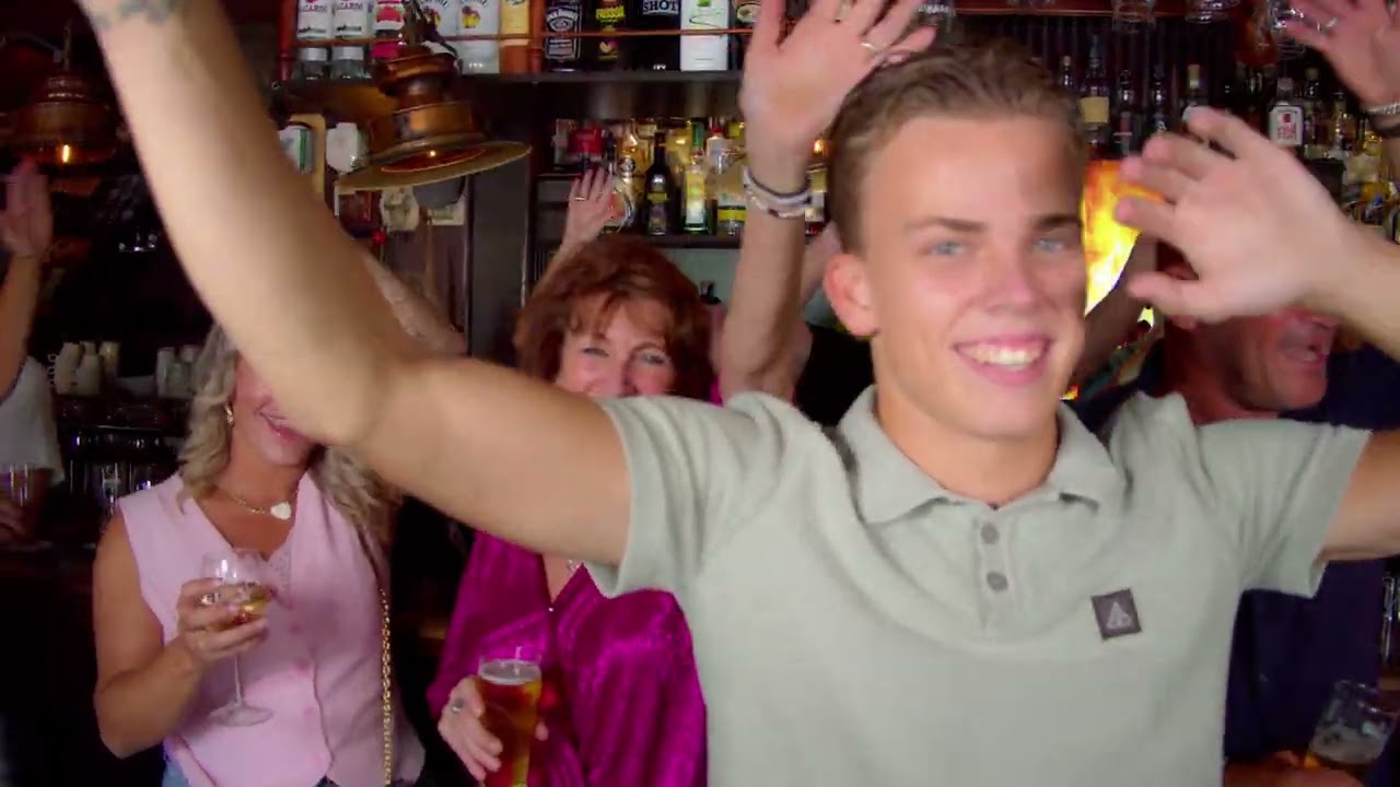 Bradley Hulst - Feestje In De Kroeg  (Officiële Videoclip)