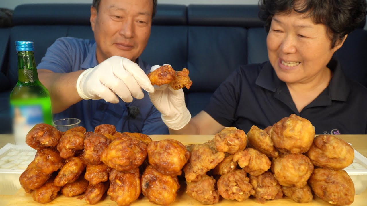 교촌 두 마리와 소주 한 잔~ (Korean-Style Fried Chicken & Soju) 요리&먹방!! - Mukbang eating show