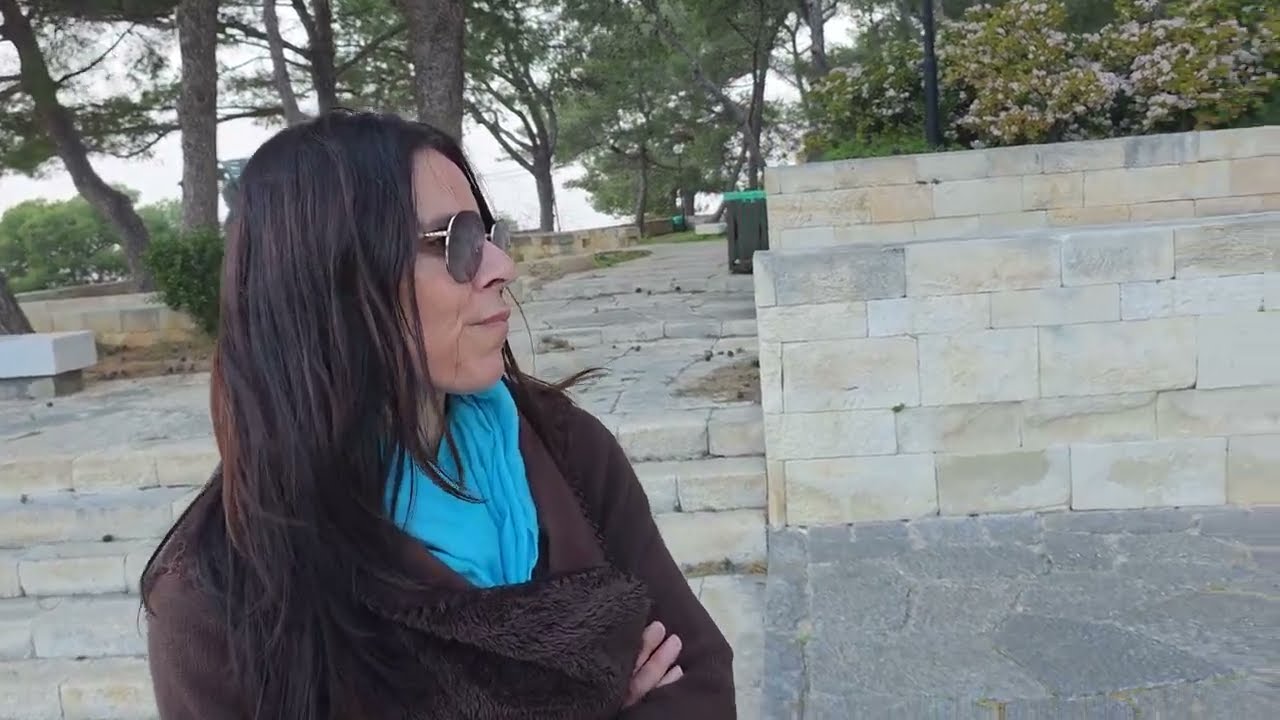 Στους τάφους των Βενιζέλων  στα Χανιά ανάψαμε και το κερί  