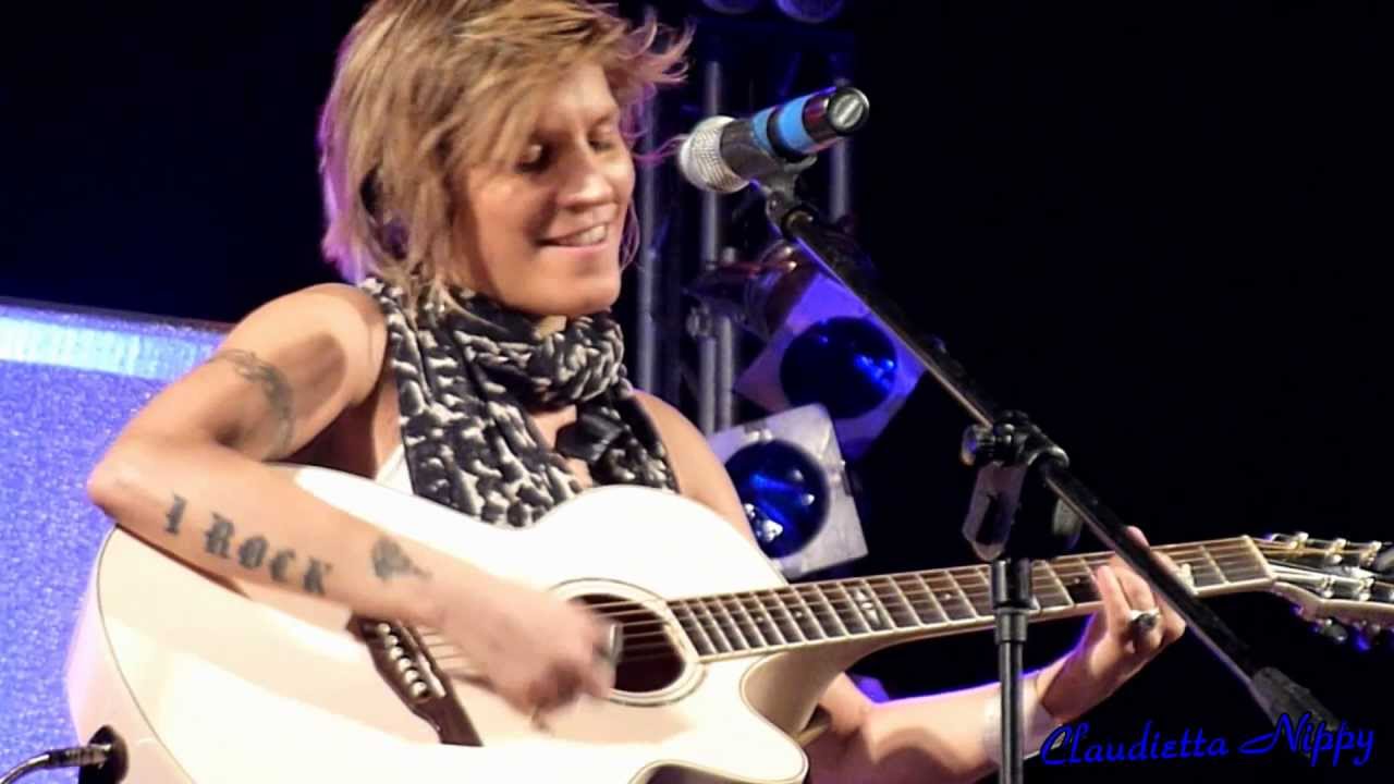 Laura Bono LIVE Arborea (OR) - Io non credo nei Miracoli & All'Infinito HD